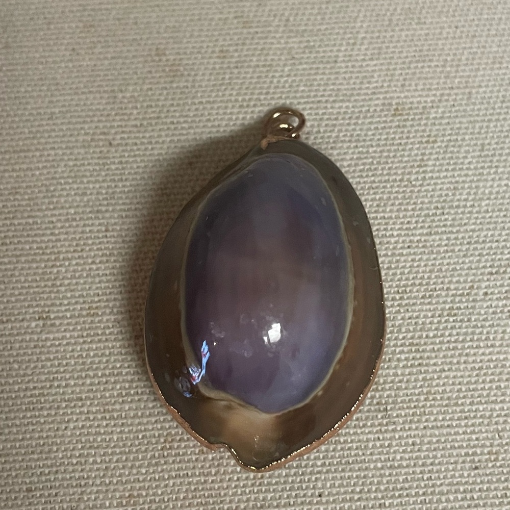 Shell purple pendant
